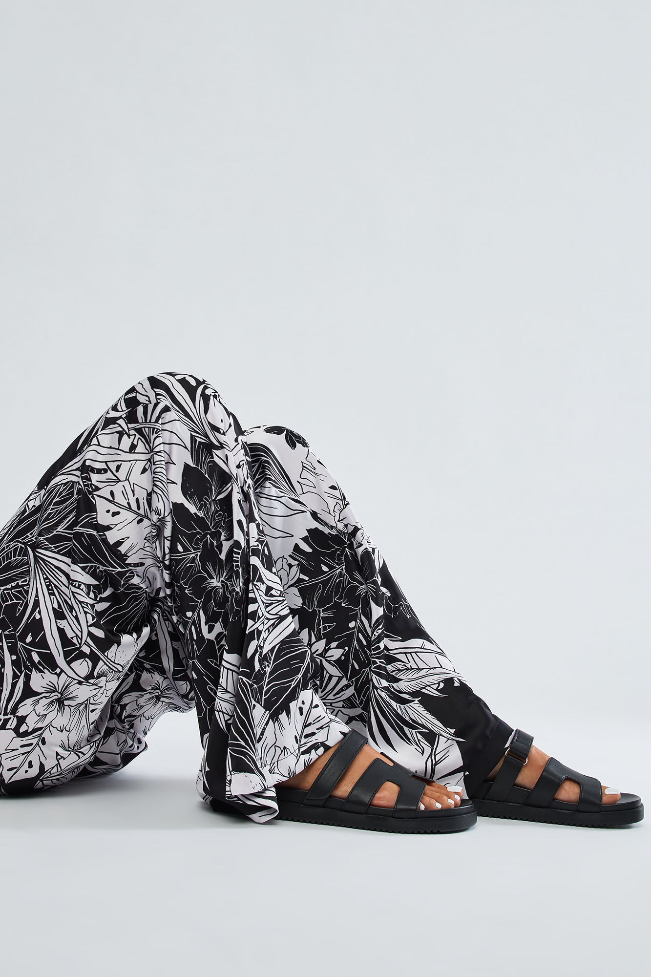 Emma Slides - Black - Image 6