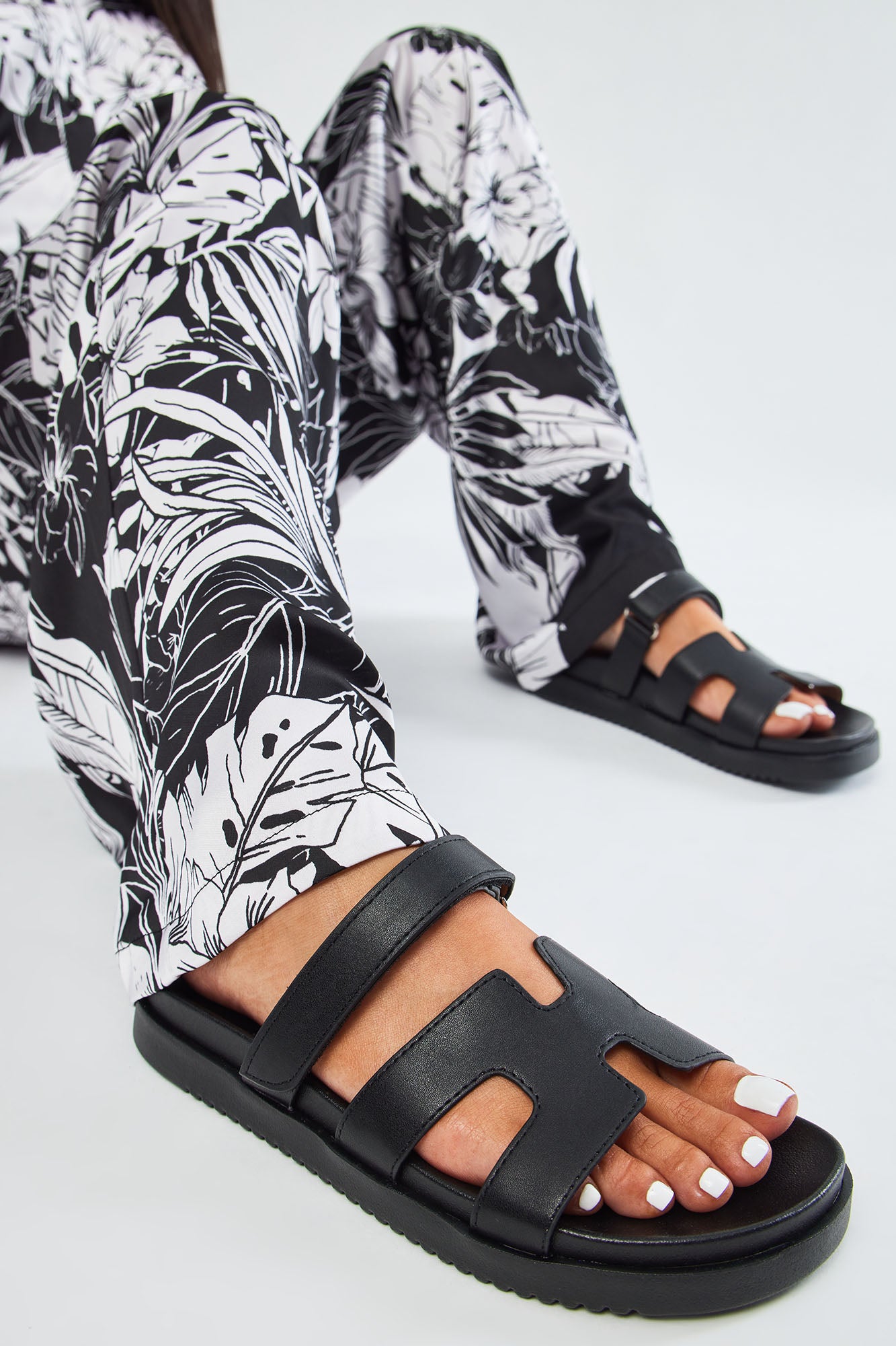 Emma Slides - Black - Image 3