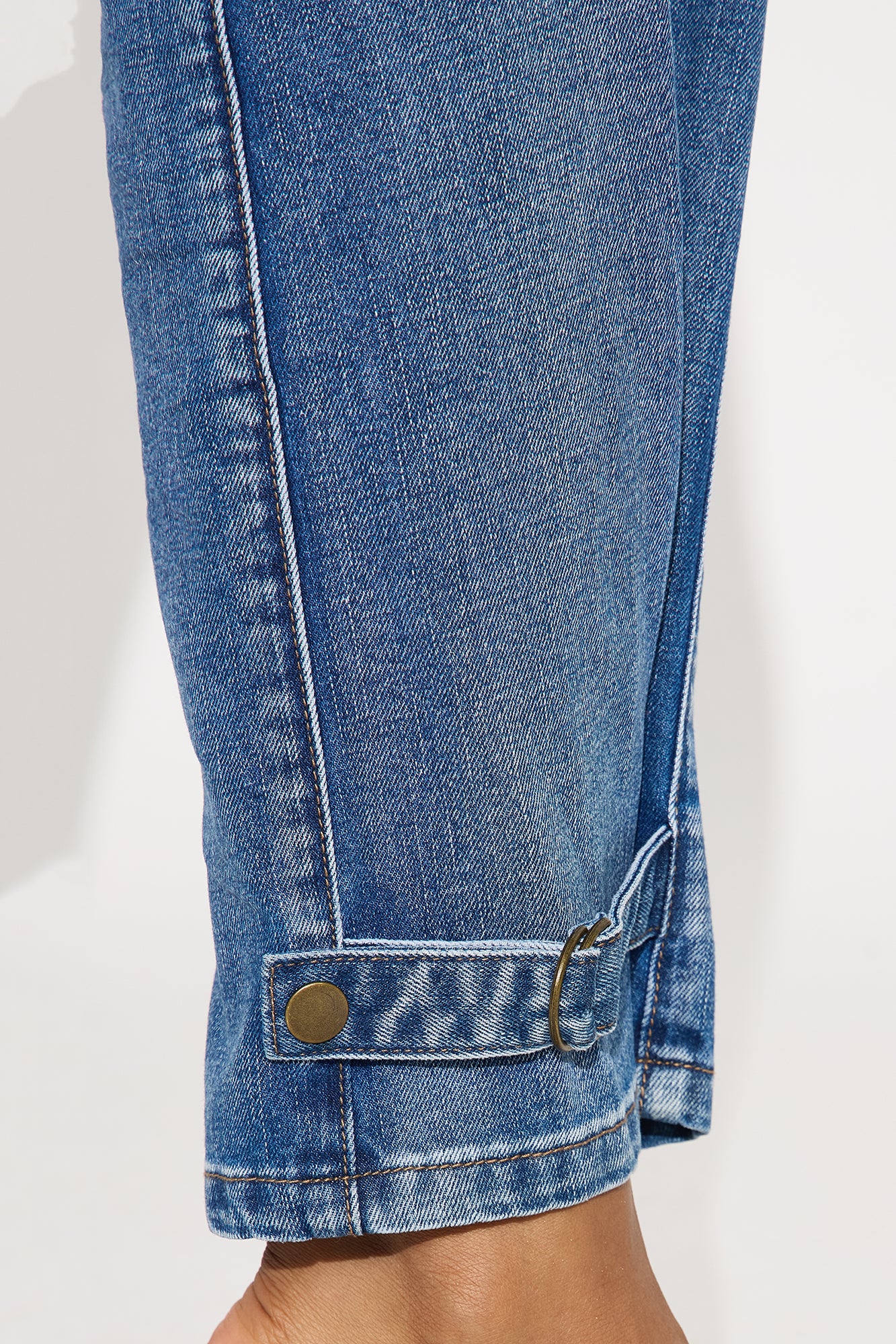 Amelia Loose Taper Leg Denim Jeans - Medium Wash - Image 3