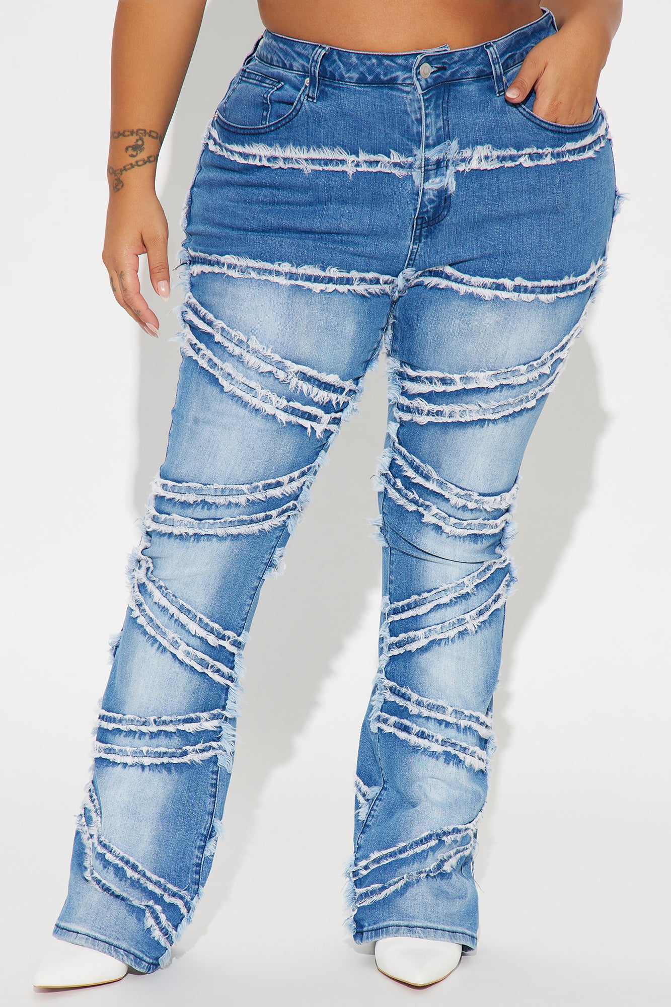 Making A Point Stretch Fray Flare Jeans - Medium Wash - Image 4