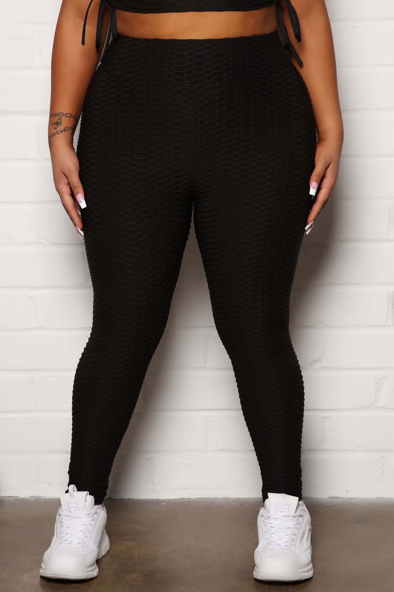 The Best Assets Textured Scrunch Butt Active Leggings - Black - Image 5