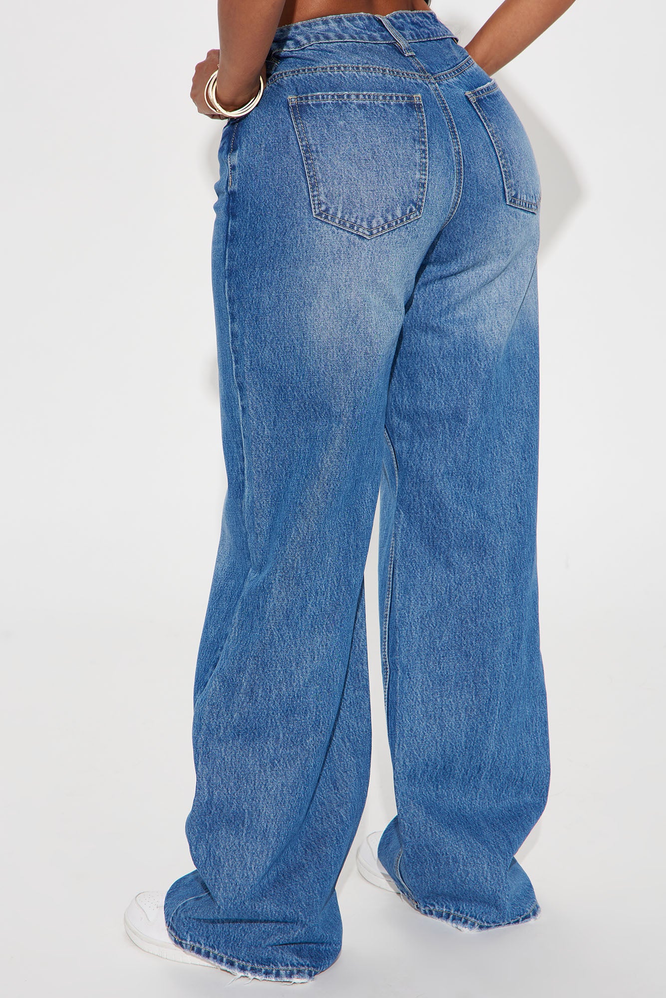 Yodit Flowy Baggy Jeans - Medium Wash - Image 3