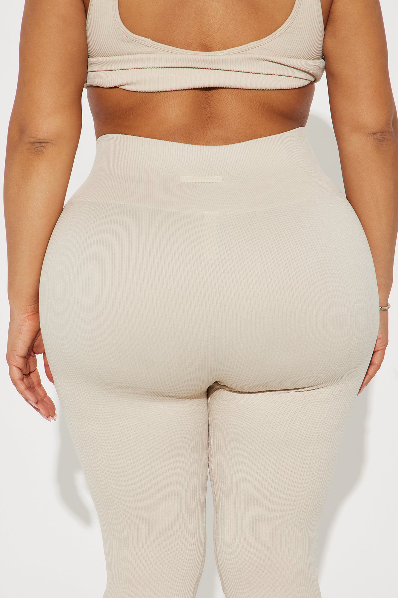 Reach Up Effortless Seamless Active Legging - Light Taupe - Image 8
